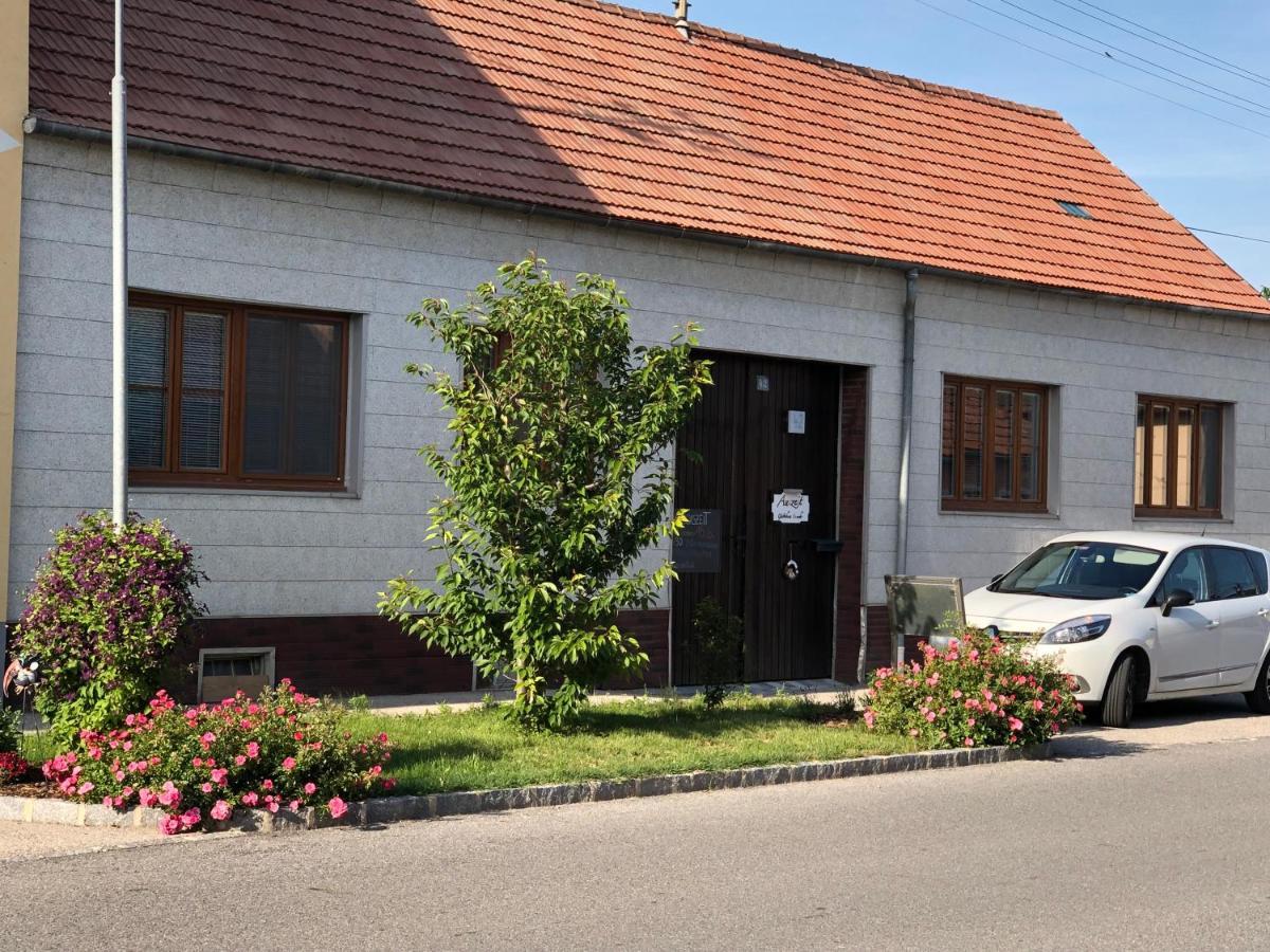 Auszeit; Gaestehaus & Mehr Kollersdorf Exterior photo