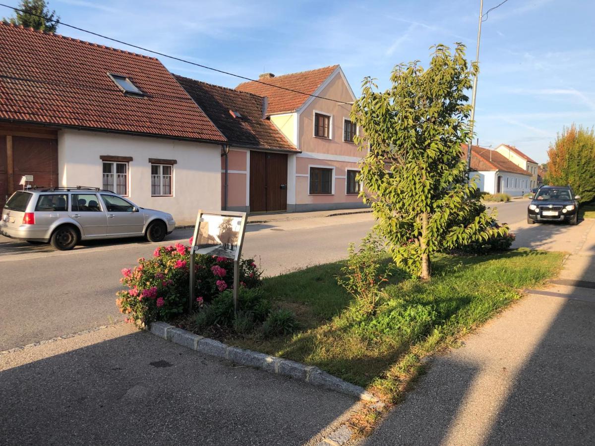 Auszeit; Gaestehaus & Mehr Kollersdorf Exterior photo